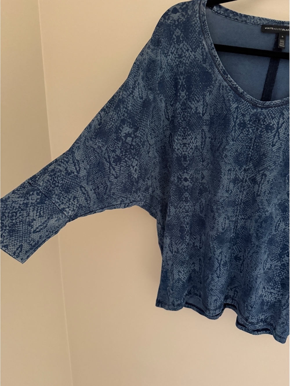 S/M dolman sleeves WHBM blue snake skin top - Picture 5 of 6